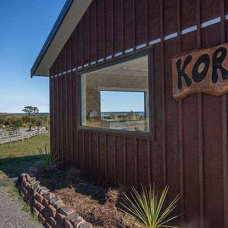 Koru Beachfront Holiday Cabins & Hot Tub Barrytown Exterior photo