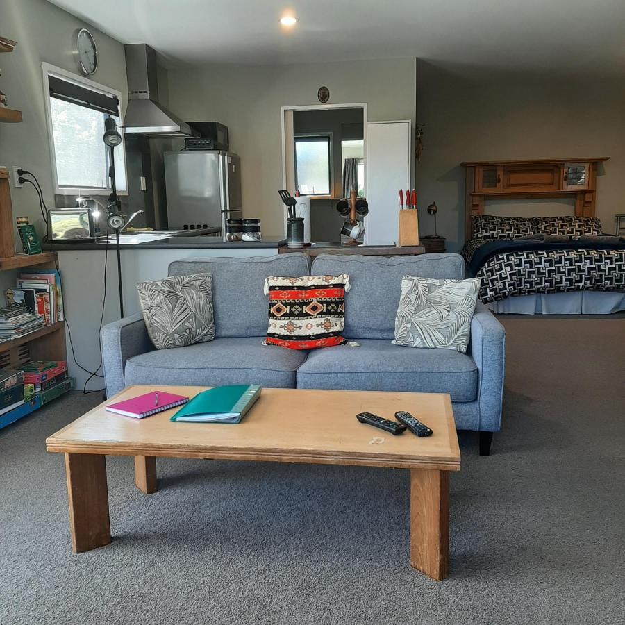 Koru Beachfront Holiday Cabins & Hot Tub Barrytown Exterior photo