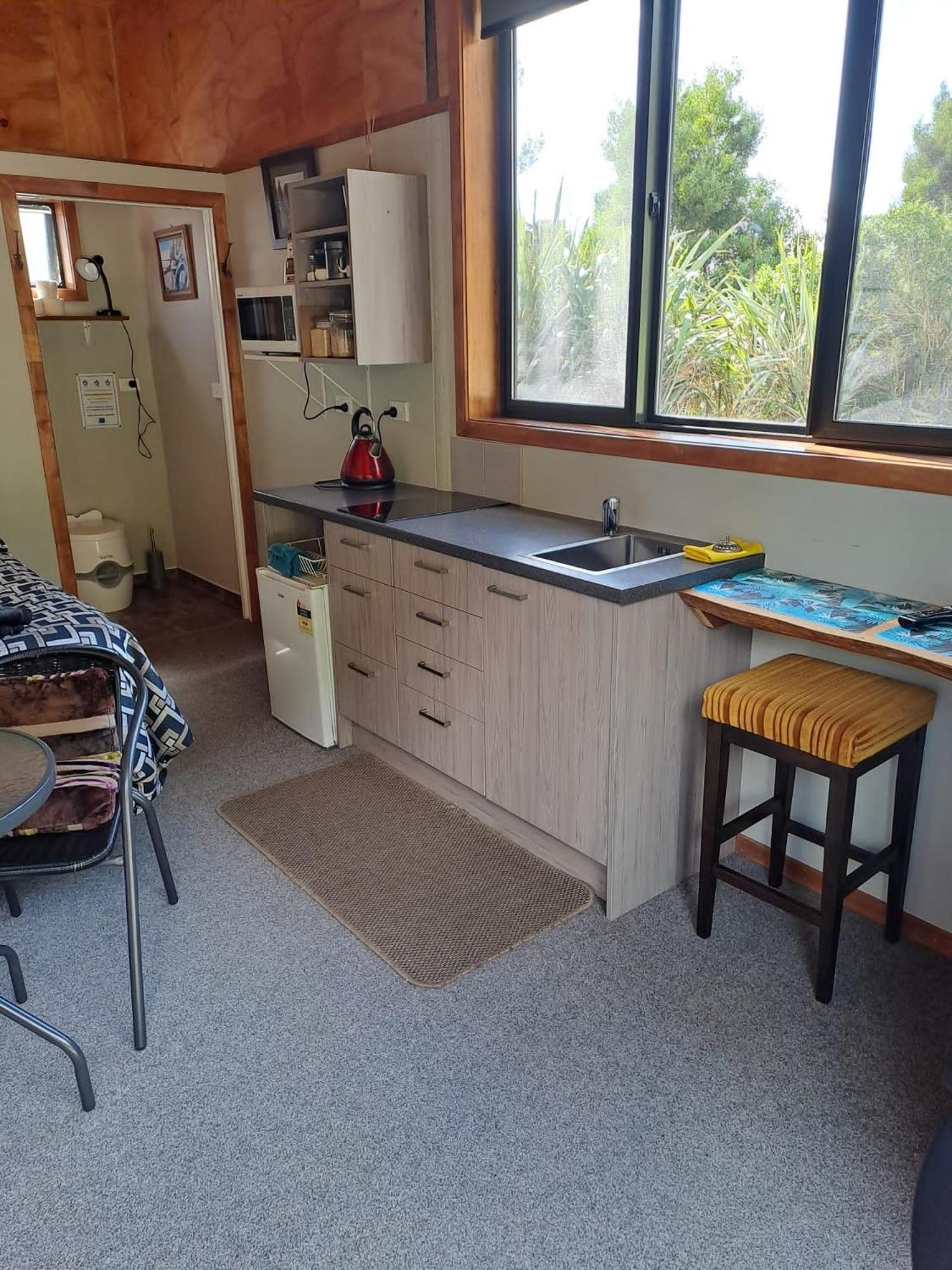 Koru Beachfront Holiday Cabins & Hot Tub Barrytown Exterior photo