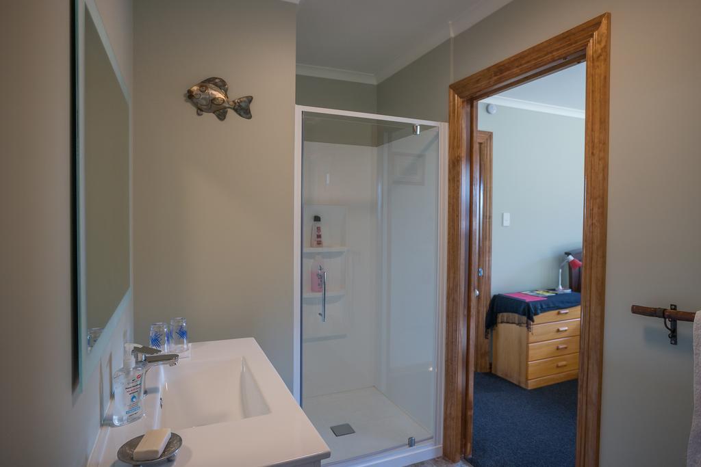 Koru Beachfront Holiday Cabins & Hot Tub Barrytown Exterior photo